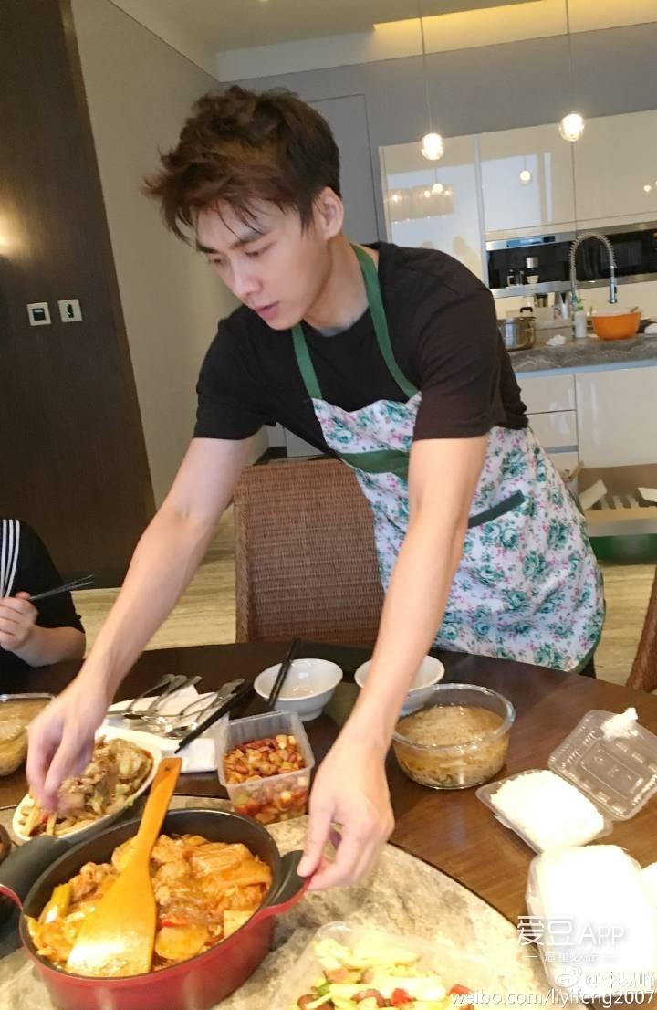 图片李易峰最新帅照