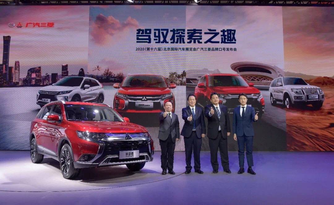 2025新澳门正版免费资木车,探索澳门未来，2025新澳门正版免费资讯与木车之旅
