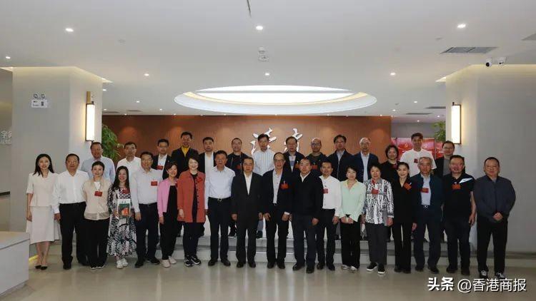 2025年香港正版资料免费大全惡,探索未来的香港，2025年正版资料免费大全的独特魅力与挑战