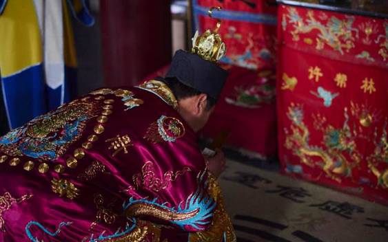 黄大仙三肖三码必中肖,黄大仙三肖三码必中肖——揭秘神秘预测背后的真相